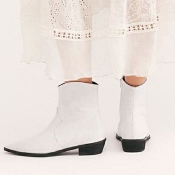 FREE PEOPLE NEW Luke Western White Croc Point Toe Zip Ankle Bootie Boot - Picture 3 of 11